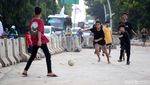 Sepakbola Jalanan Ala Anak-anak Ibu Kota