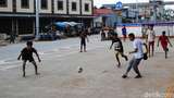 Sepakbola Jalanan Ala Anak-anak Ibu Kota