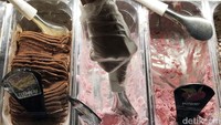 Sajian es krim gelato yang tidak terlalu manis dan mempunyai tekstur kuat.