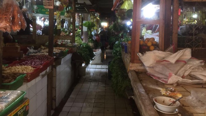 Suasana Pasar Tebet Jumat (13/5/2022)