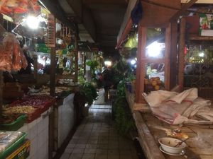 Jumat Pertama Setelah Libur Panjang Lebaran, Pasar Masih Sepi