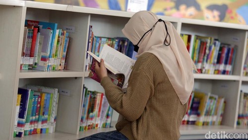Tanggal 17 Mei diperingati sebagai hari apa? Ada dua hari besar nasional di tanggal itu, yakni Hari Buku Nasional dan Hari Ulang Tahun Perpustakaan Nasional RI.