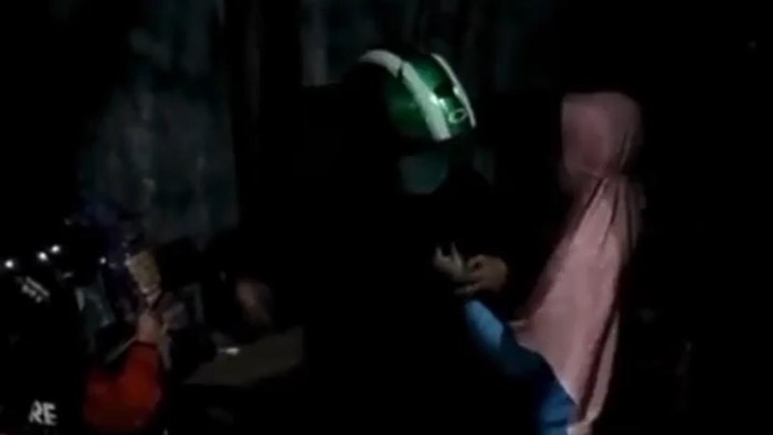 Tangkapan layar video viral kekerasan mantan suami.