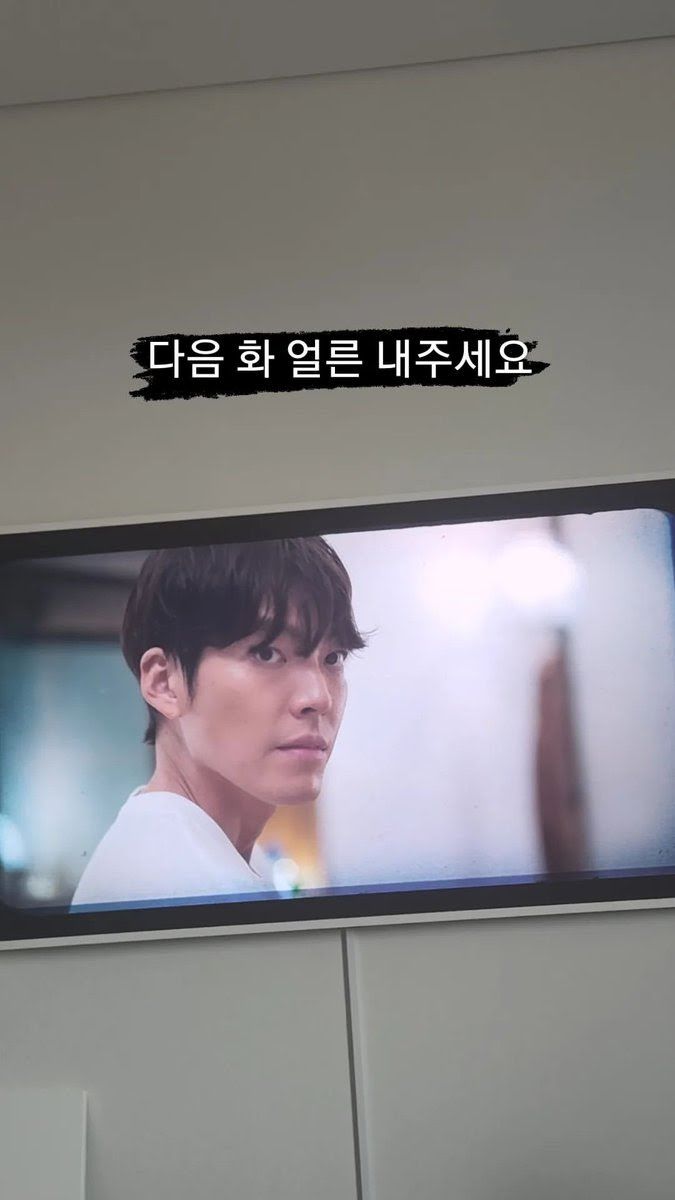 V BTS terkena demam drama Korea Our Blues