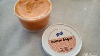 Saat dicipi, baru suapan pertama saja varian yang ini berhasil menjelaskan rasanya. Asam, segar ditambah dengan poptongan buah yang kecil-kecil mebuatnya semakin mirip dengan asinan Bogor. Foto: detikcom/Diah Afrilian