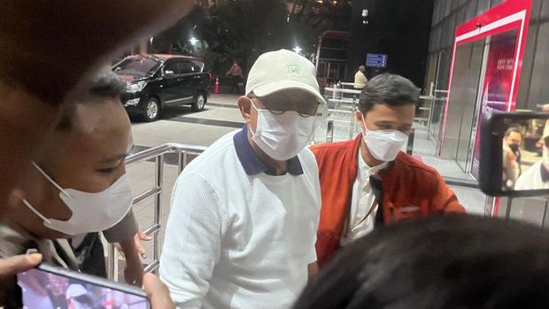Wali Kota Ambon Richard Louhannepessy tiba di Gedung KPK Merah Putih