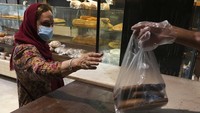 Mata uang negara itu merosot ke posisi terendah terhadap dolar.  