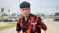 Winson Reynaldi diduga mengacungkan jari tengah yang dianggap menghina Ahmad Dhani dan Maia Estianty. Hal itu juga yang bikin El Rumi murka. Foto: dok instagram