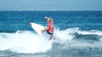 WSL akan menghadirkan 24 peserta pria dan 12 peserta wanita. Salah satunya adalah Gabriel Medina yang merupakan peselancar asal Brazil peraih 3 gelar juara dunia. Peselancar nasional asal Indonesia Rio Waida pun diharapkan bisa tampil dalam turnamen tersebut. (dok. Kemenparekraf)