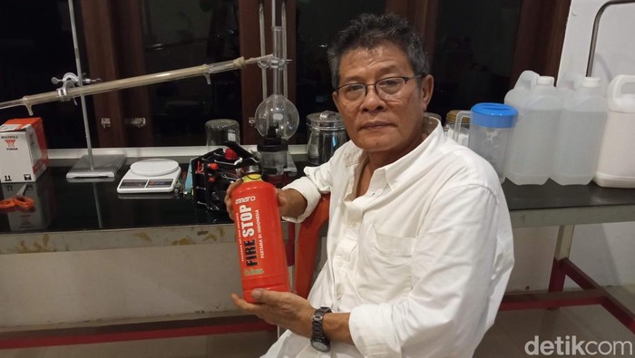 Apar dari kulit singkong buatan Aryanto Misel.