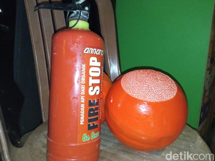 Apar dari kulit singkong buatan Aryanto Misel.