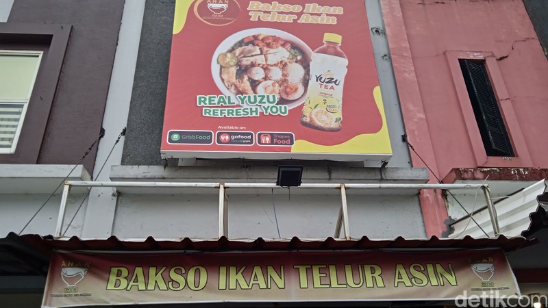 Gurih Nikmat! Bakso Ikan Isi Telur Asin Ada di Pasar 8 Alsut