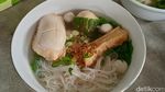 Nikmatnya Bakso Isi Telur Asin di Pasar 8 Alam Sutera