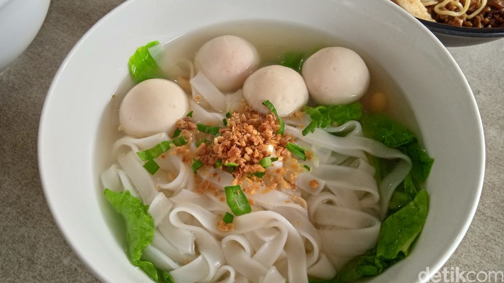 Gurih Nikmat! Bakso Ikan Isi Telur Asin Ada di Pasar 8 Alsut