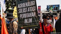 Massa buruh menggelar May Day Fiesta dalam rangkaian peringatan hari buruh internasional atau May Day.