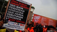 Aksi tersebut merupakan rangakaian perayaan May Day Fiesta 2022.