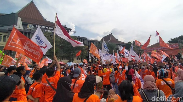 Demo Buruh May Day 2022 di Surabaya