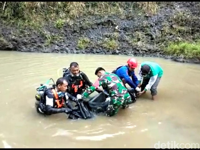 Evakuasi ODGJ tenggelam di Trenggalek