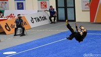 Aksi Harris di final nomor taolu nan quan putra wushu SEA Games 2021.