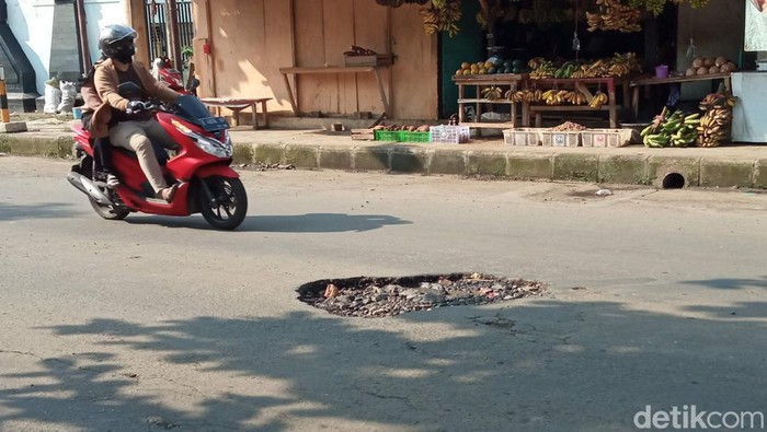Jalan Rusak di Cirebon