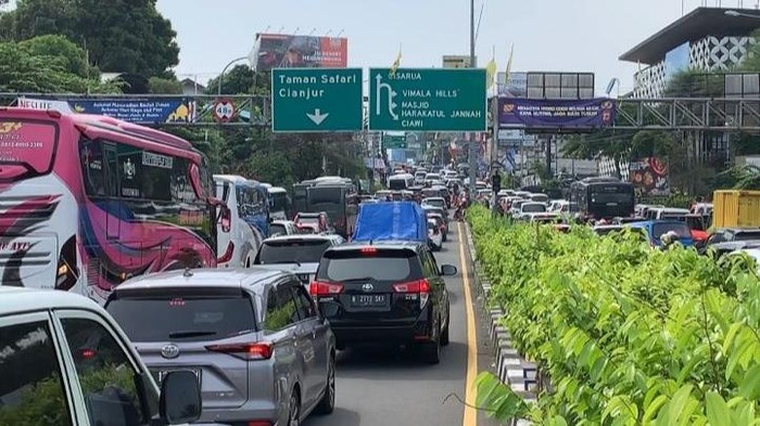 Jalur Puncak Bogor macet pagi ini