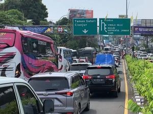 Penampakan Kemacetan di Jalur Puncak Saat Libur Panjang Waisak