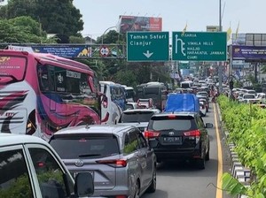 Penampakan Kemacetan di Jalur Puncak Saat Libur Panjang Waisak