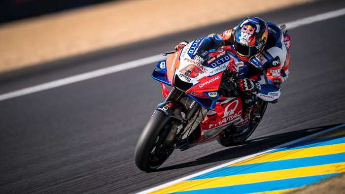 LE MANS, FRANCE - MAY 13: Johann Zarco of France and Pramac Racing rides during the free practice session of the MotoGP SHARK Grand Prix de France at Bugatti Circuit  on May 13, 2022 in Le Mans, France. (Photo by Steve Wobser/Getty Images)
