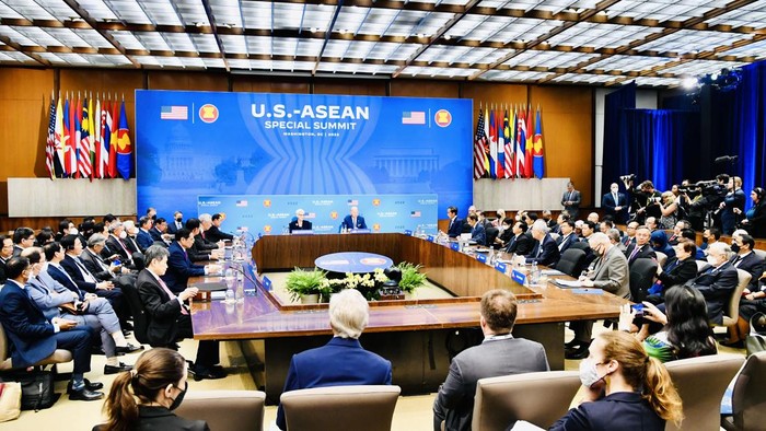 Presiden Joko Widodo (Jokowi) menghadiri KTT Khusus ASEAN-AS di Departemen Luar Negeri AS, Washington, Jumat (13/5). Jokowi menekankan pentingnya kemitraan ASEAN-AS.
