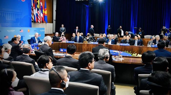 Presiden Joko Widodo (Jokowi) menghadiri KTT Khusus ASEAN-AS di Departemen Luar Negeri AS, Washington, Jumat (13/5). Jokowi menekankan pentingnya kemitraan ASEAN-AS.