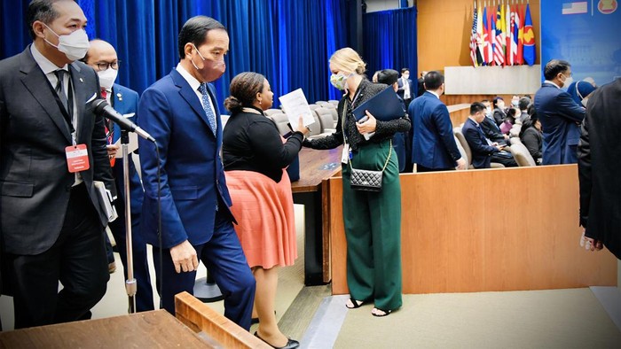 Jokowi Hadiri KTT Khusus ASEAN-AS Presiden Joko Widodo (Jokowi) menghadiri KTT Khusus ASEAN-AS di Departemen Luar Negeri AS, Washington, Jumat (13/5). Jokowi menekankan pentingnya kemitraan ASEAN-AS.