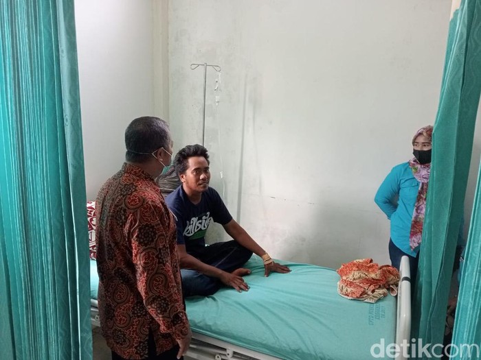 Puluhan warga Dusun Garu, Desa Podoroto, Kecamatan Kesamben keracunan setelah memakan nasi kotak acara tahlil dan yasin. Saat ini, 12 korban masih menjalani perawatan di puskesmas dan rumah sakit.