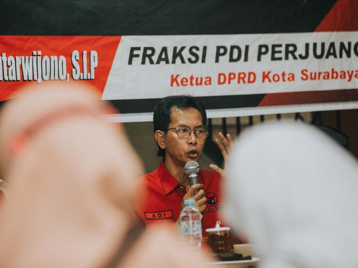 Ketua DPRD Kota Surabaya Adi Sutarwijono terus mendorong perluasan peran perempuan di masyarakat. Juga di berbagai bidang.