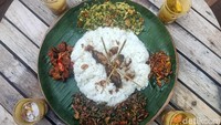 Salah satu pemilik Warung Bhineka Muda Sanur, Putu Gde Ary Wicahyana menyebut pihaknya ingin menghadirkan kembali rasa kebersamaan dari megibung.
