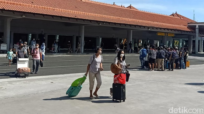 Libur Waisak, Jumlah Penumpang ke Bali via Bandara Meningkat Jumlah penumpang yang masuk ke Bali saat libur Waisak mengalami peningkatan. Menurut data PT Angkasa Pura I pada 11-13 Mei, sebanyak 48.334 penumpang datang ke Bali.