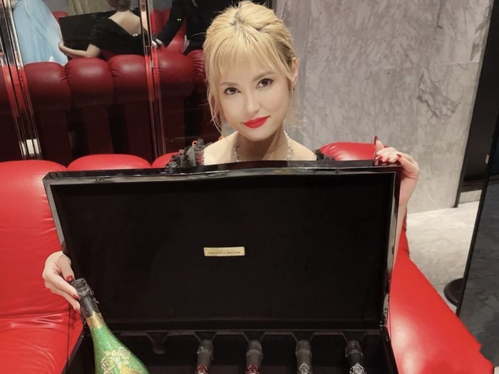 Maria Ozawa Miyabi Doyan Mie hingga Seafood, 10 Foto Ini Buktinya
