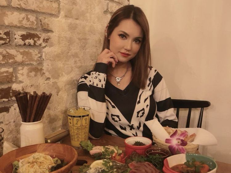 Maria Ozawa Miyabi Doyan Mie hingga Seafood, 10 Foto Ini Buktinya