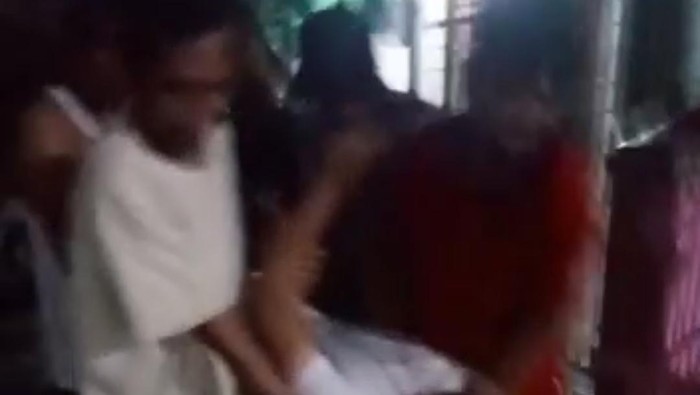 Usapan layar video viral diduga oknum TNI bersama warga sipil memukuli seorang pria viral di media sosial. Istimewa