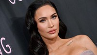 Lekuk tubuh Megan Fox, dengan mudah menjadi fokus publik yang datang ke pemutaran perdana itu. Acara itu digelar di London West Hollywood, Beverly Hills, 12 Mei 2022. Foto: FilmMagic/Axelle/Bauer-Griffin