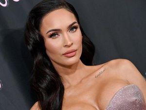 Megan Fox Tutupi Kehamilan