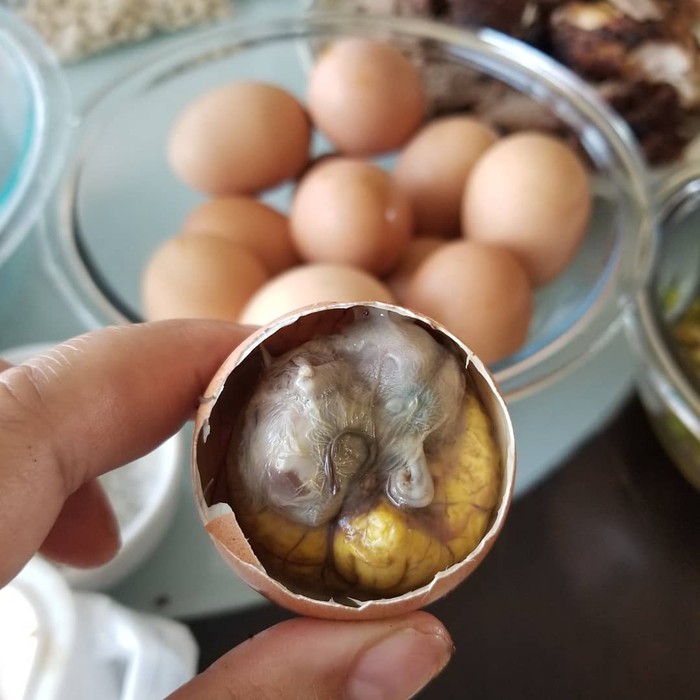 Meski Tampilannya Bikin Mual, Telur Isi Embrio Bebek Ini Tetap Digemari Banyak Orang