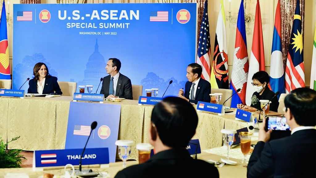 Jokowi-Pemimpin ASEAN Bicara Perubahan Iklim Bareng Wapres AS