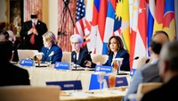 Dalam acara tersebut, Jokowi didampingi oleh Menteri Luar Negeri Retno Marsudi dan Duta Besar RI untuk AS Rosan Roeslani, sementara Menteri Koordinator Bidang Kemaritiman dan Investasi Luhut Binsar Pandjaitan, dan Menteri Perdagangan Muhammad Lutfi.