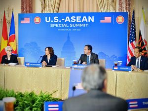 Momen Jokowi Hadiri Working Lunch dengan Wapres AS Kamala Harris