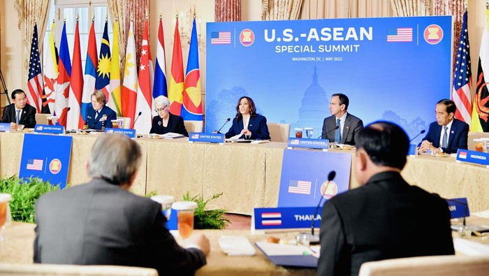 Presiden Jokowi menghadiri working lunch dengan Wakil Presiden AS Kamala Harris di Departemen Luar Negeri AS, pada Jumat (13/5). Jokowi menekankan pentingnya kemitraan ASEAN-AS.