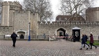 Tower of London istana sekaligus benteng yang dibangun oleh William Sang Penakluk