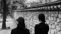 Pada caption foto, Park Hyo Joo mengungkap kebahagiaannya bisa reuni bersama para aktor. Foto: (dok. Instagram @hyojoo.p)