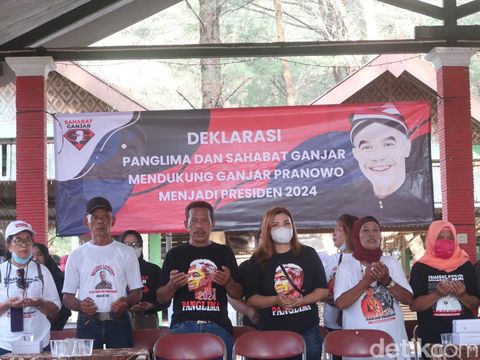 Ormas Panglima yang berisi kader PDI-P mendeklarasikan dukungan kepada Ganjar Pranowo untuk maju sebagai capres tahun 2024 di Pantai Gua Cemara, Sabtu (14/5/2022).