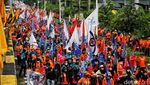 Penampakan Massa Aksi May Day Fiesta Long March ke DPR