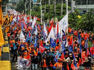 Tolak Revisi UU P3, 10 Ribu Buruh Geruduk Gedung DPR 15 Juni